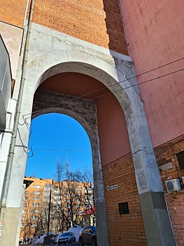 Арки трех домов на улице Горького в Нижнем Новгороде отремонтировали после вмешательства ГЖИ