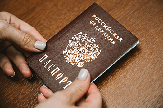 Депутат из Ленобласти предложил менять паспорта в 60 лет