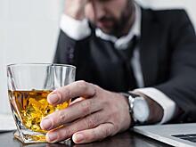 Ученый рассказал о вреде алкоголя во время осенней депрессии
