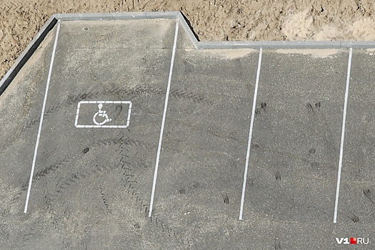 «Будем сносить»: чиновники Волгограда заинтересовались платной парковкой во дворе