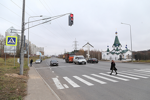 Новый светофор установили на перекрёстке улиц Цветочной и Академика Сахарова в Нижнем Нвгороде