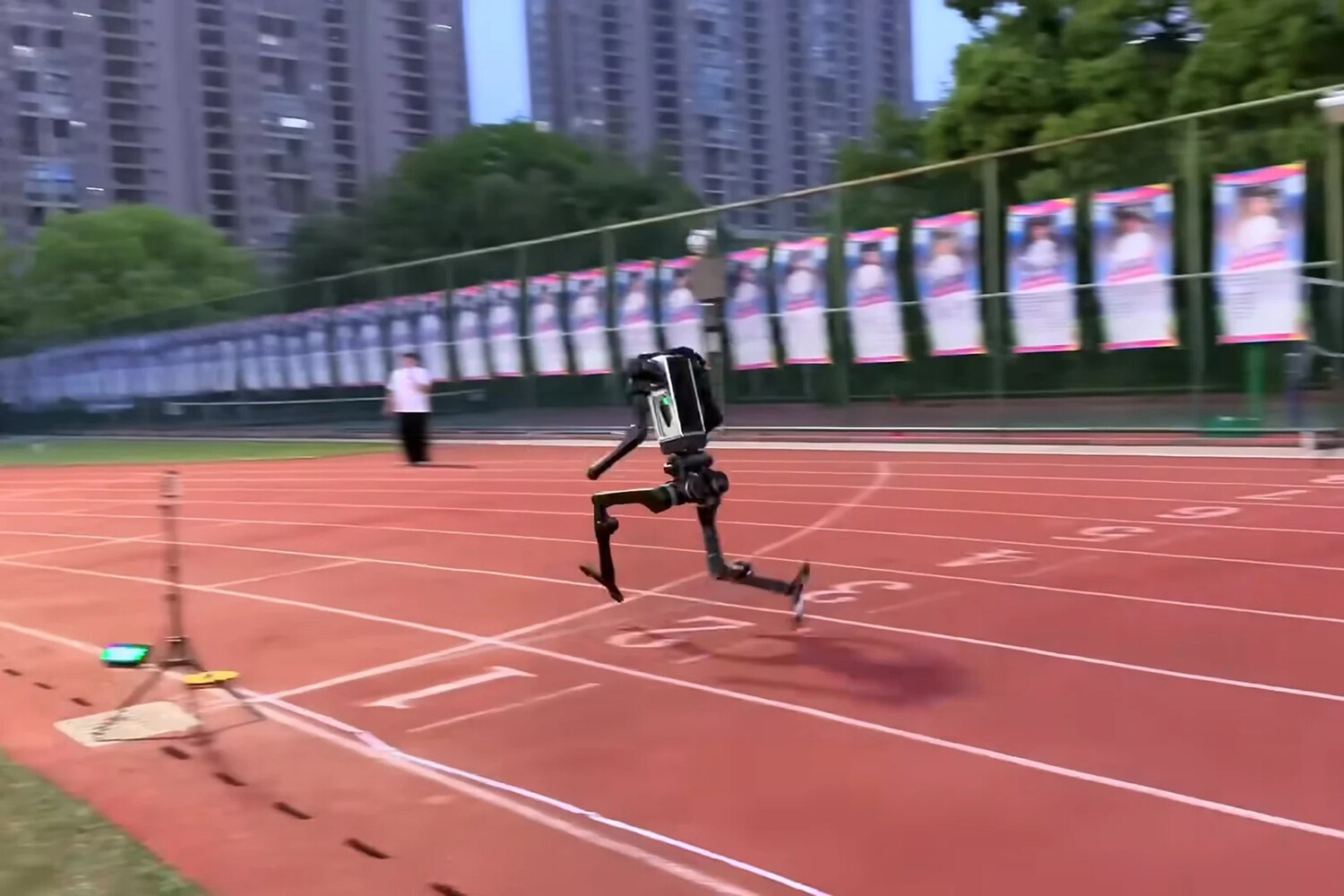 Робот Unitree H1 почти соответствует скорости Усейна Болта