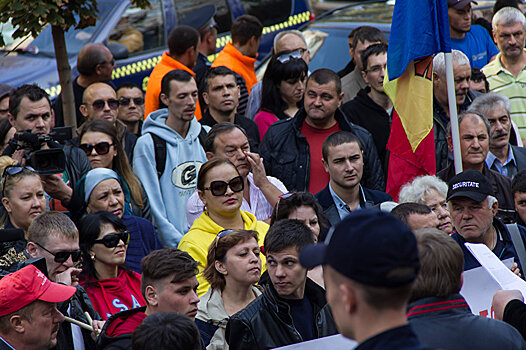 В трех городах Молдовы проходят митинги в поддержку президента