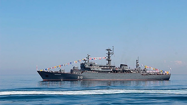 Учебный корабль «Перекоп» завершил заход на Камчатку и взял курс на Сахалин