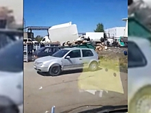 Поезд разорвал фуру на две части в Подмосковье