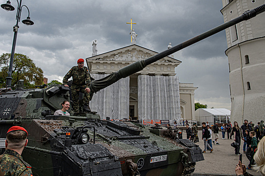 «Стальные дикобразы» окружают Россию
