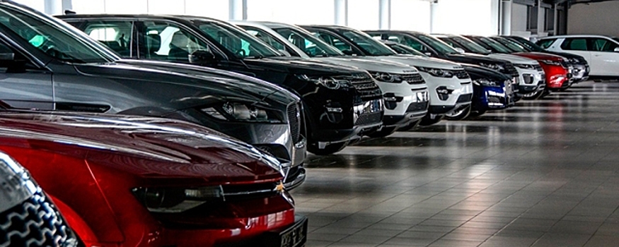 В октябре 90% дилеров России столкнулось с дефицитом автомобилей