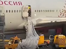 «Даже со скотом так не обращаются»: ЧП в Шереметьево