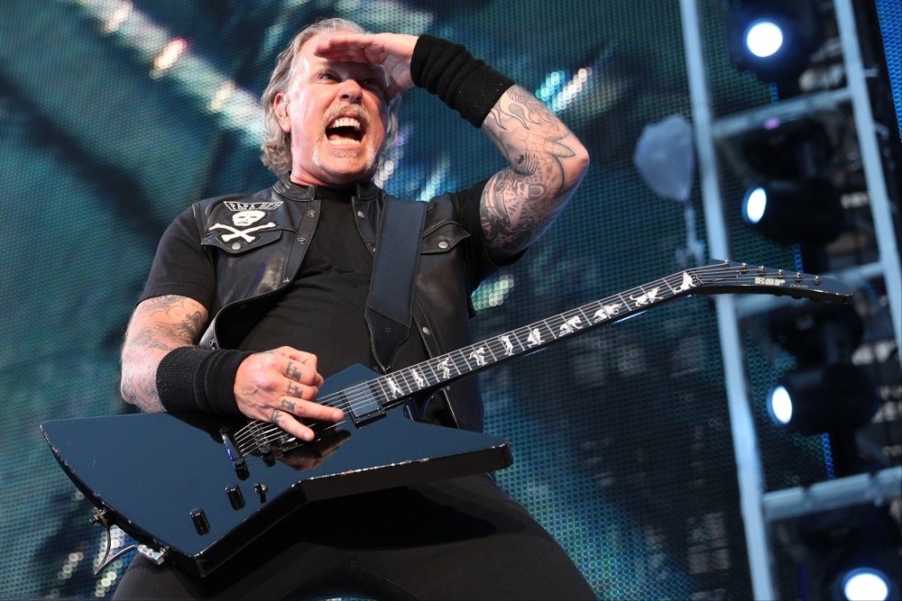 Лидер группы Metallica сделал татуировку из праха лидера группы Motorhead