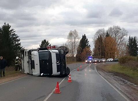 В Кирове водитель «уложил» грузовик на бок