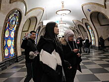Станция «Новослободская» напоминает грот и одновременно католический храм