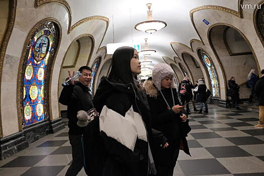 Станция «Новослободская» напоминает грот и одновременно католический храм