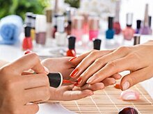 Врач рассказала, чем может грозить маникюр