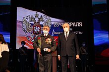 Валерий Радаев наградил железнодорожника Сергея Бойко знаком «За любовь к родной земле»