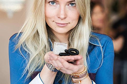 Раскрыт секрет популярной женской резинки для волос