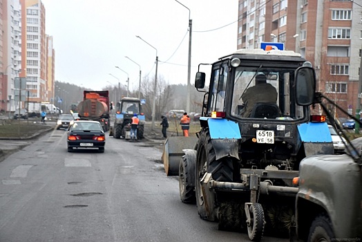 В Пензе на оттаявших магистралях начали латать ямы и выбоины