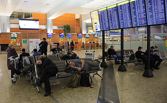 В аэропортах Москвы задержано более 80 рейсов