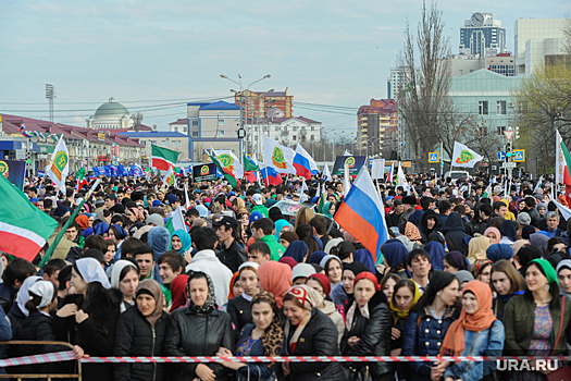 Сотни тысяч жителей Чечни вышли на митинг в Грозном