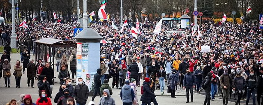 На митинге в Минске силовики сделали предупредительные выстрелы