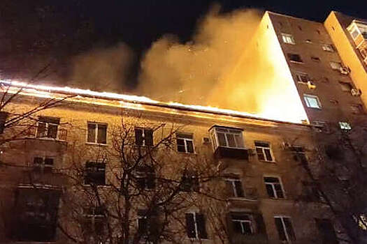 RT: огонь с горящего дома на севере Москвы перекинулся на четыре соседних здания