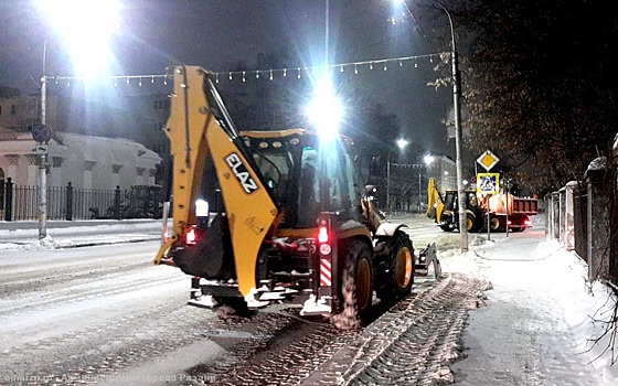 Из Рязани в ночь на 11 декабря вывезли 2186 кубометров снега