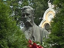 Торжественная церемония памяти Собчака прошла на Никольском кладбище в Петербурге