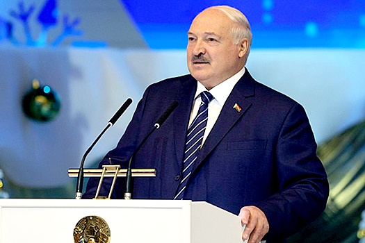 Лукашенко на празднике для детей сравнил жизнь с матросской тельняшкой