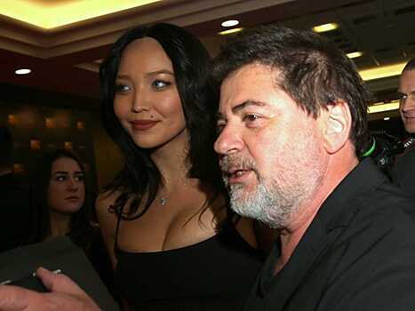 «Пантера»: красавица-супруга Александра Цекало оголила грудь и стройные ножки