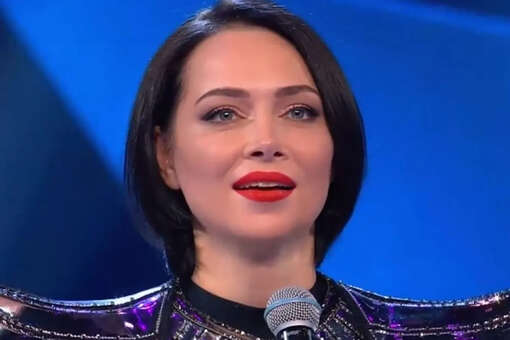 Актриса Самбурская призналась, что устала потеть в костюме Мотылька на «Маске»