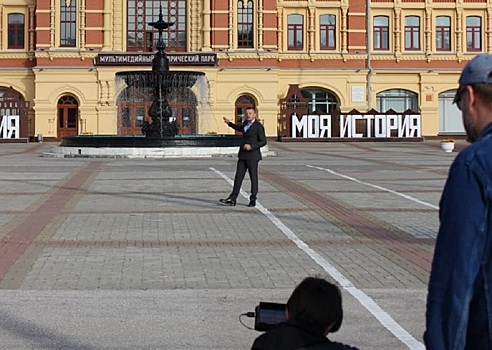 Леонид Парфенов заглянул в нижегородский «Карман России»