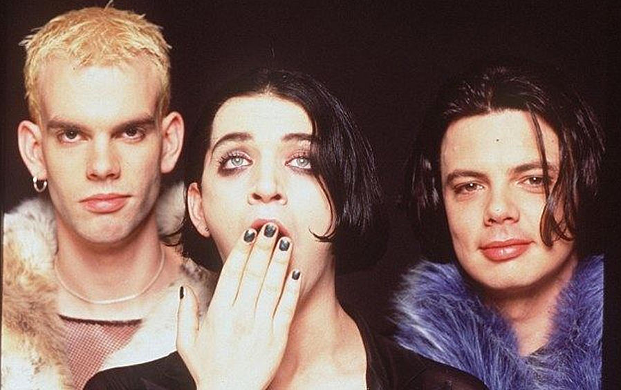 Placebo. Эти панки проникли в культуру после 1996 года со своим дебютным альбомом, а сейчас зарекомендовали себя как лучшая и известнейшая рок-группа.