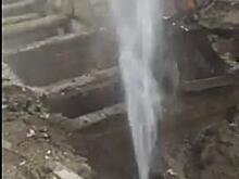 Благодаря водителю экскаватора в центре Саратова появился новый фонтан