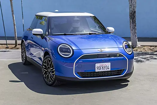Рассекречен интерьер нового электрического MINI Cooper
