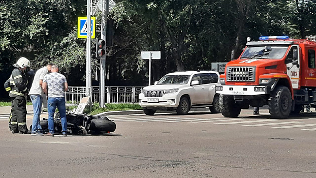 «Руки тряслись у водителя»: в Благовещенске мотоциклист разбился в ДТП
