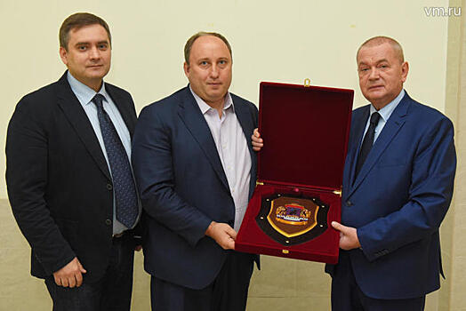 Руководство и коллектив редакции газеты «Вечерняя Москва» получили заслуженную награду от префектуры ЦАО