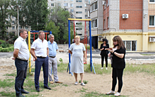Депутат облдумы проконтролировала ход ремонта дворов на улице Гагарина