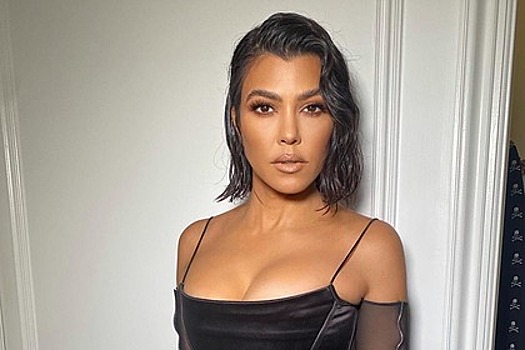 Кардашьян случайно сломала украшение за миллион долларов