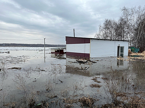Томь затопила кафе и пристань в кузбасском городе