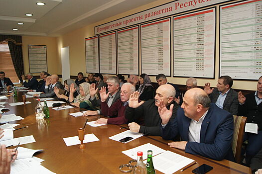 На сессии депутатов Буйнакского района обсудили вопрос усиления мер безопасности на дорогах муниципалитета