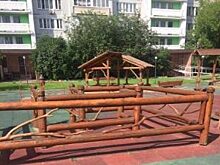 Коммунальные службы привели в порядок детскую площадку во дворе по улице Яблочкова
