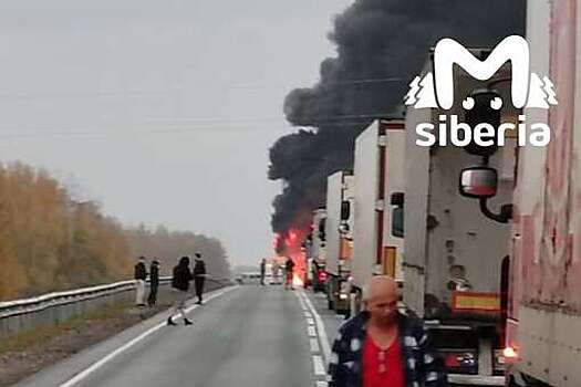 Под Новосибирском образовалась многокилометровая пробка из-за аварии с фурой