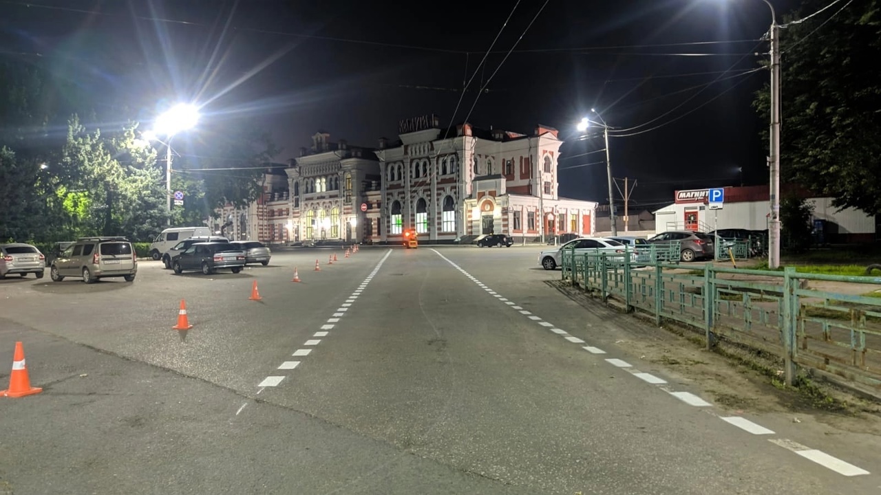 Калуга вокзальная площадь 3 калуга 1. Вокзальная площадь Калуга. Московская площадь Калуга. Вокзал Калуга 1