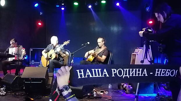 Музыкант назвал причины задержки концертов в российских клубах