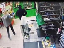 В Жигулевске задержали мужчину, который похитил алкоголь и выпил его