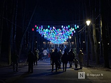 Нижегородцы массово фотографируются на аллее фонариков в «Швейцарии»