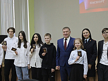 В Самарской области полицейские и общественники вручили первые паспорта юным жителям региона