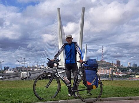 На Южный вокзал прибывает калининградец, проехавший на велосипеде до Владивостока