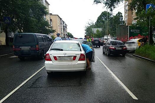 Как чудили владивостокские водители во время дождя