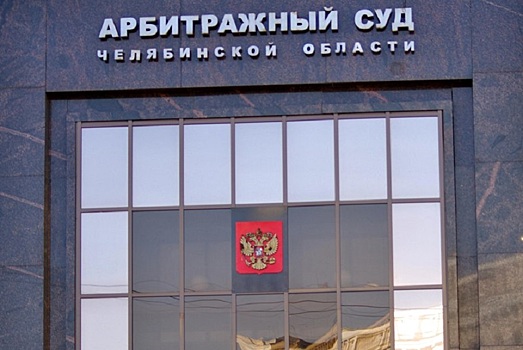 В Челябинске ремонтируют часы на здании Арбитражного суда