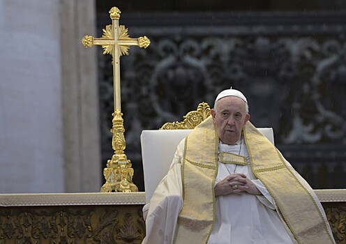 Папа римский призвал к миру и единству на фоне трагедии в Иране